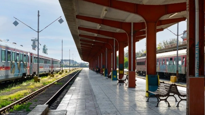 Житель Южно-Сахалинска украл телефон на перроне ж/д станции и перевел себе 15 тыс рублей