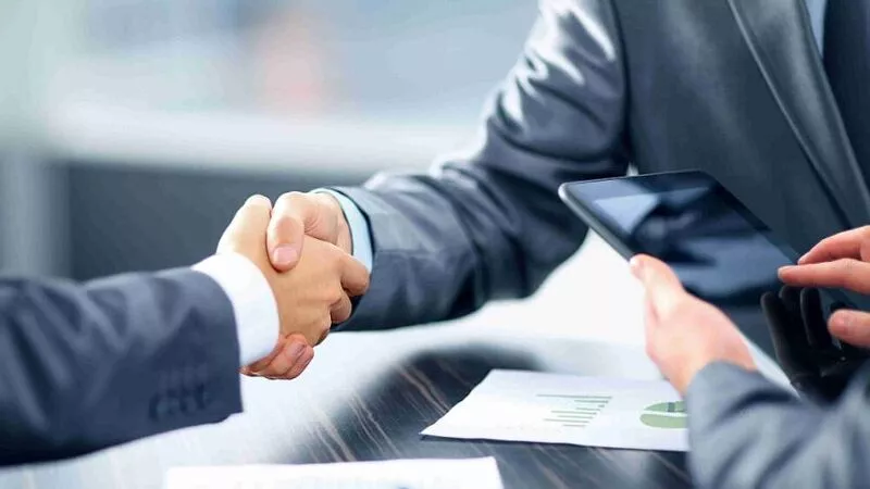 Сахалинского предпринимателя оштрафовали за нарушение при приеме на работу экс-госслужащего