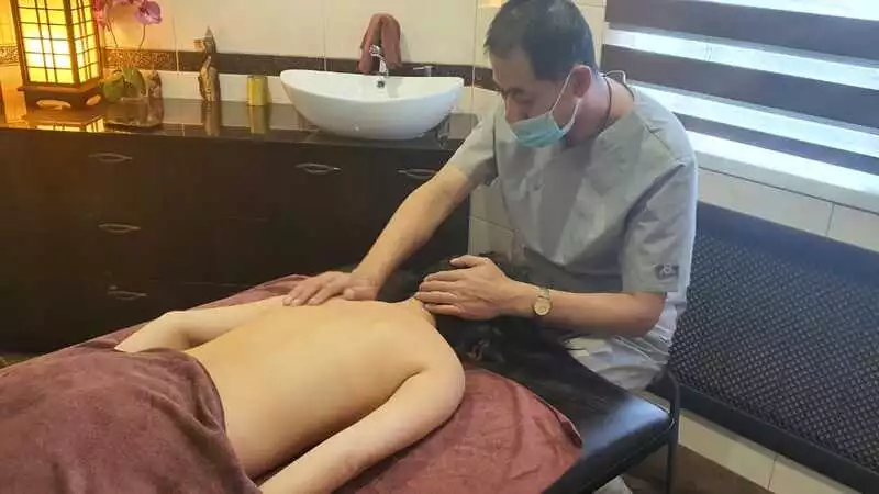 Чиновники Сахалина выстраиваются в очередь к чудо-массажисту из Китая