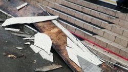 Циклон разрушил козырек здания сахалинского университета