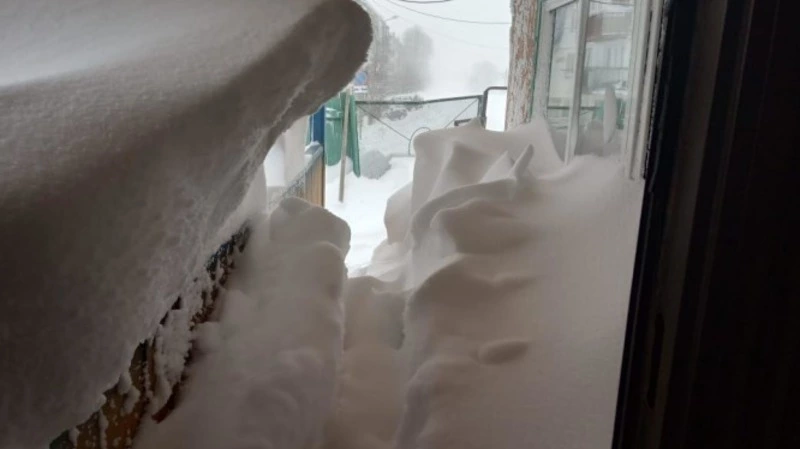 Охинцы в середине лета пожаловались губернатору на снег