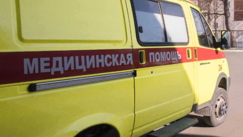 Спасатели оказали первую помощь пострадавшему в аварии в Смирныховском районе