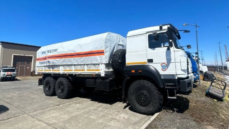 Более 20 единиц техники МЧС для создания мемориального комплекса доставили на Северные Курилы 