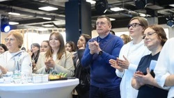 Губернатор Валерий Лимаренко вручил награды волонтерам проекта ФКГС на Сахалине и Курилах