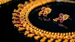 Житель Южно-Сахалинска украл у матери золотые украшения на 800 тысяч рублей