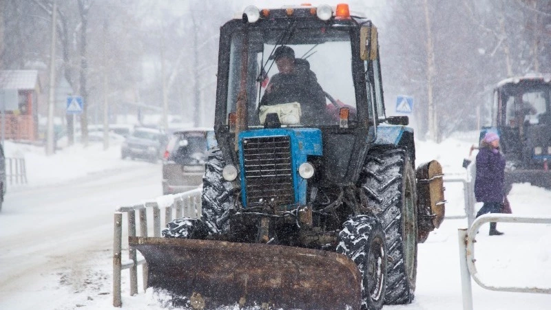 Южно-Сахалинск устраняет последствия циклона: на улицы вышли более 100 рабочих и 137 единиц техники