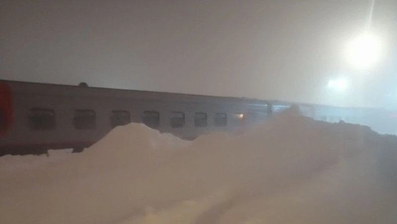 Часть пригородных поездов на Сахалине отменили из-за непогоды 6 февраля