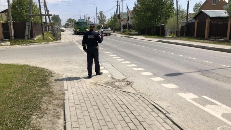 Рейды на водителей большегрузов провели в Южно-Сахалинске