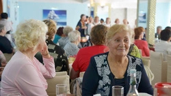 Застольем с праздничной программой отметили День пожилых людей в Поронайске