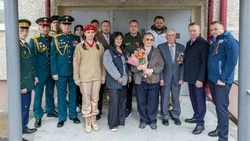 Персональный парад для ветерана трудового фронта организовали в Южно-Сахалинске