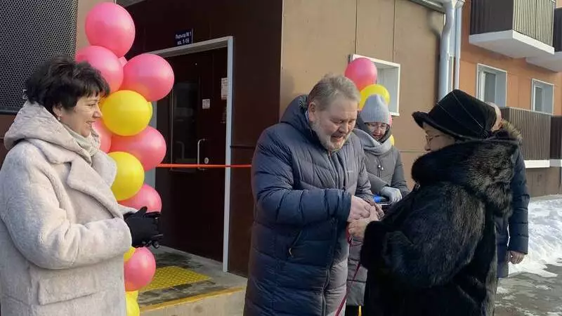 Более 50 семей в Долинском и Углегорском районах получили ключи от квартир