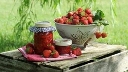 Клубничное варенье за 5 минут: самый быстрый и вкусный рецепт без заморочек 