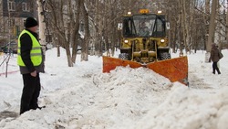 Снег с улиц Южно-Сахалинска вывезли 300 снегоуборочных машин в ночь на 28 декабря