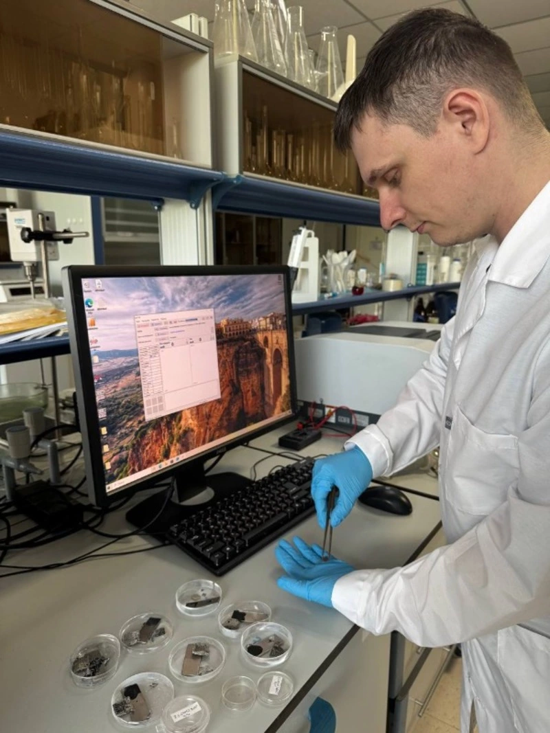 Ученые Сахалина и Китая создали новые материалы для безопасных и долговечных батарей