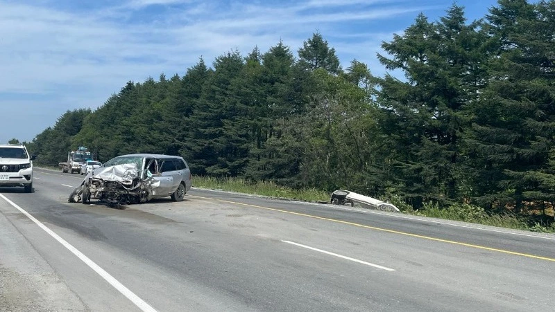 Капот всмятку и несколько машин в кювете: серьезная авария произошла на трассе Корсаковского округа