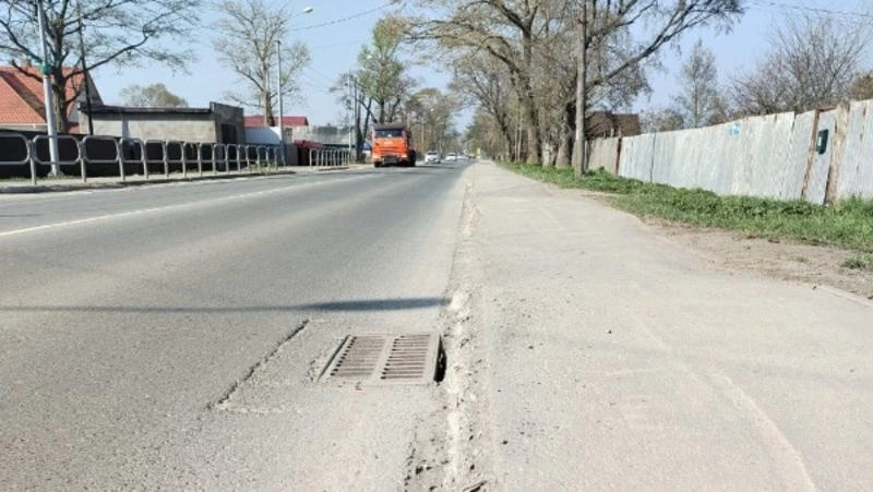 Дорожные службы привели в порядок участок дороги в Ново-Александровске после жалобы жительницы
