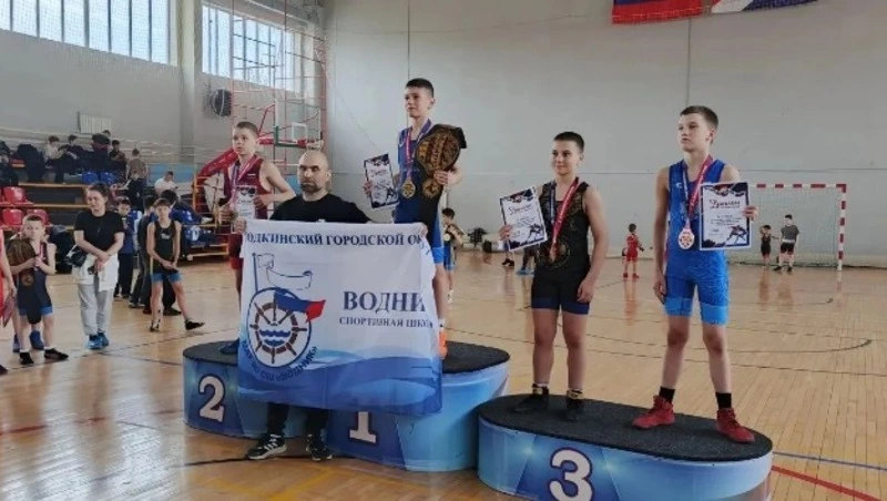 Сахалинские борцы греко-римского стиля взяли золото, серебро и бронзу на «Кубке Дружбы» в Уссурийске