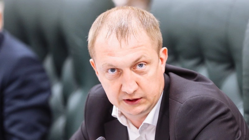 Более 100 обращений и почти 30 поездок: год депутата Алексея Плотникова