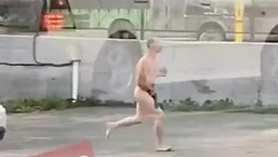 Голый мужчина прибежал к ресторану японской кухни в Южно-Сахалинске