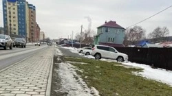 Крупный штраф получил подрядчик, занимавшийся уборкой Южно-Сахалинска. Его грузовик наехал на газон