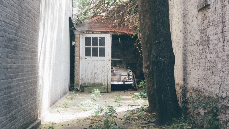 В Южно-Сахалинске мужчина присматривал заброшенные гаражи и обкрадывал их