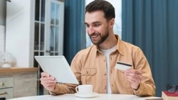 В Южно-Сахалинске мужчина оформил кредит на 1,5 млн рублей по чужой банковской карте 