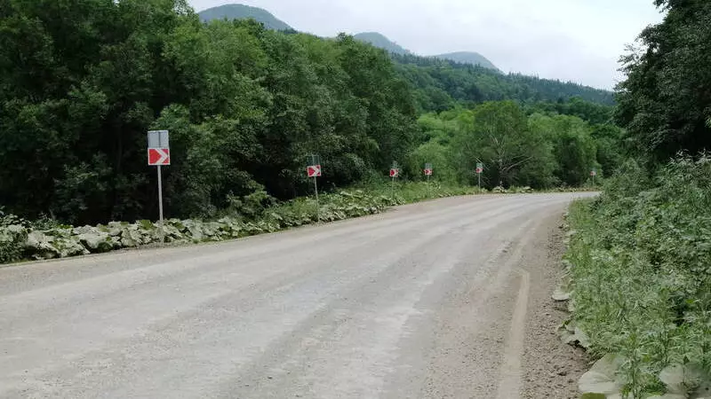 Между Санаторным и Синегорском ремонтируют проблемные участки дороги