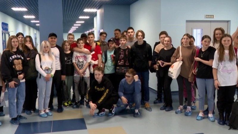 Группа юных туристов с Южных Курил прибыла на экскурсию в Южно-Сахалинск