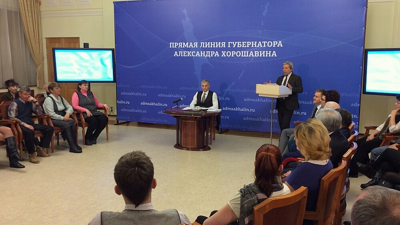 Началась прямая линия губернатора Александра Хорошавина