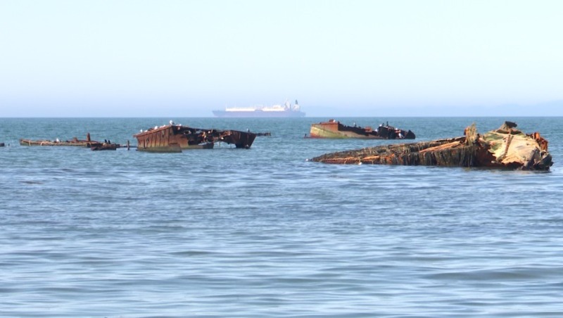 В Корсакове идут активные работы по очистке морской акватории от затонувших кораблей - Центр внимания 19.06.25