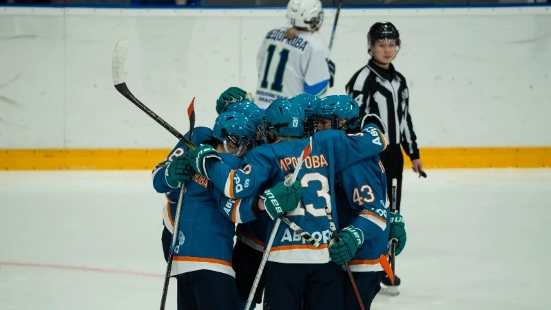 Женская хоккейная команда «Сахалин» разгромила сборную Свердловской области