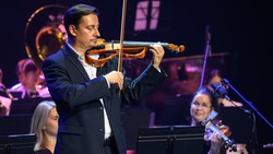 Концерт Александра Лопатина в честь юбилея творческой деятельности прошел на Сахалине