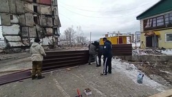 Парень вывел двоих детей и пенсионерку из завалов после взрыва газа в Тымовском