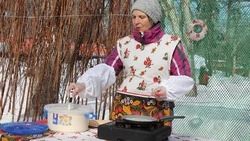 В разгар Масленицы сахалинцы соревновались в выпечке блинов на скорость