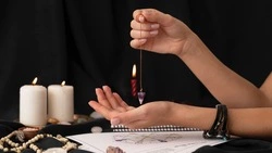 Мошенники предлагают гадания на Рождество