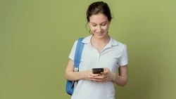 Госдума поддержала в первом чтении проект закона об ограничении телефонов в школах