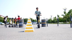 В Южно-Сахалинске открыли школу вождения электросамокатов