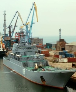 Корабль «Ослябя» в Корсакове сняли на видео с дрона