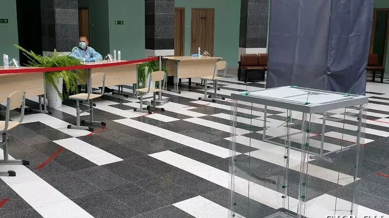 Валерий Лимаренко проверил, как гимназия № 3 готова к голосованию по поправкам в Конституцию