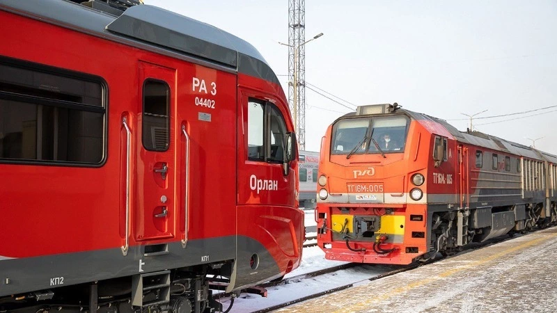 Из-за восстановительных работ на дороге в Томаринском районе жителям предложили пересесть на поезда