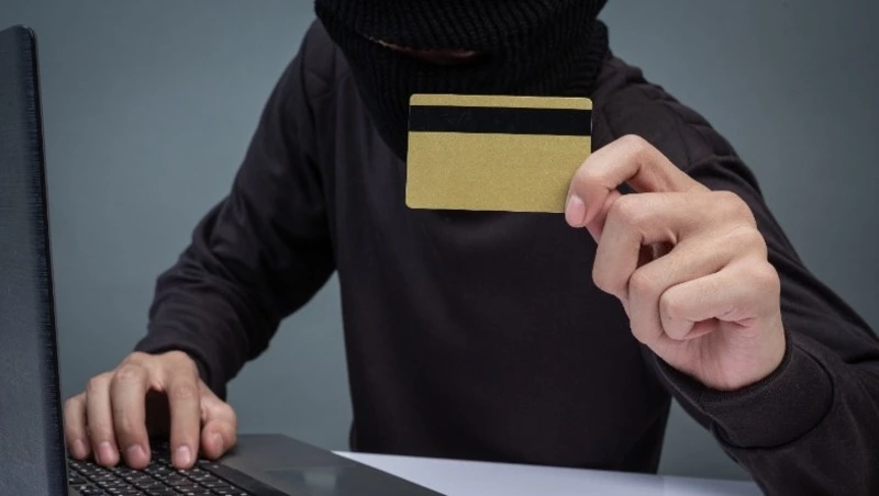 Житель Смирных хотел заработать на инвестициях, но стал жертвой мошенников