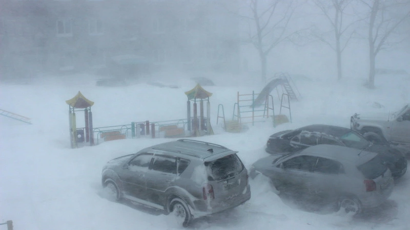 Жителей Курильских островов призывают не покидать дома из-за непогоды