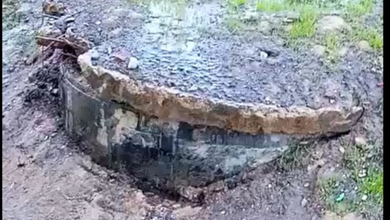 Канализационная вода стекает под новостройки на севере Сахалина      