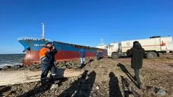 Китайских моряков с застрявшего на мели судна эвакуируют на юге Сахалина. Они сдадут ПЦР-тесты