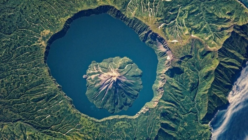 Космонавт Рязанский запечатлел остров Онекотан с борта МКС