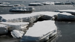 Лед в заливе Мордвинова опасен для сахалинцев: предупреждение МЧС