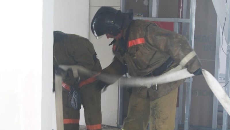 Нежилая квартира загорелась в Углегорске 23 января