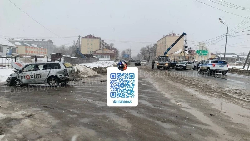 Водитель легковушки врезался в универсал и скрылся с места аварии в Южно-Сахалинске