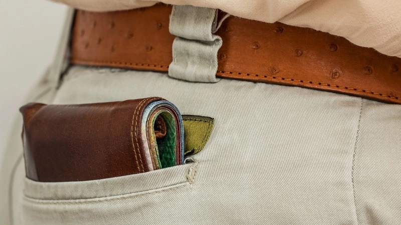 Южносахалинец залез в карман к родственнице, чтобы добыть деньги на алкоголь