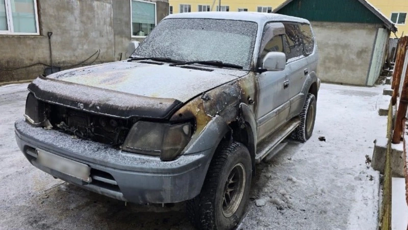 Долинские пожарные за 16 минут потушили горящий внедорожник